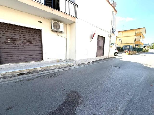 Locale Commerciale in affitto a Casalanno, Quarto