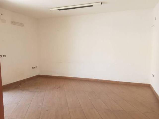 Locale Commerciale in affitto a Le Case, Quarto