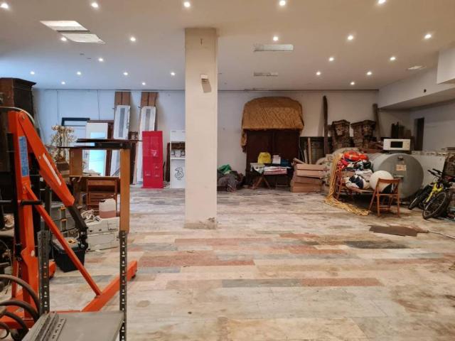 Locale Commerciale in affitto a Quarto, Campania