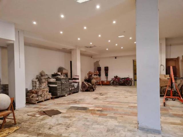 Locale Commerciale in affitto a Quarto, Campania
