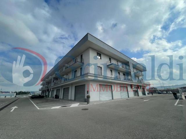 Locale Commerciale in affitto a Masullo, Quarto