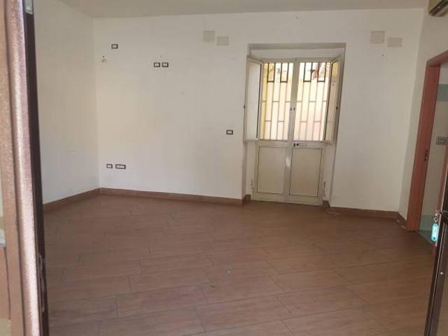 Locale Commerciale in affitto a Le Case, Quarto
