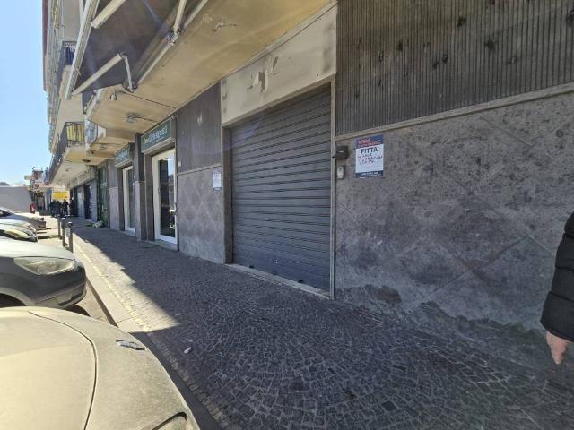 Locale Commerciale in affitto a Quarto, Campania