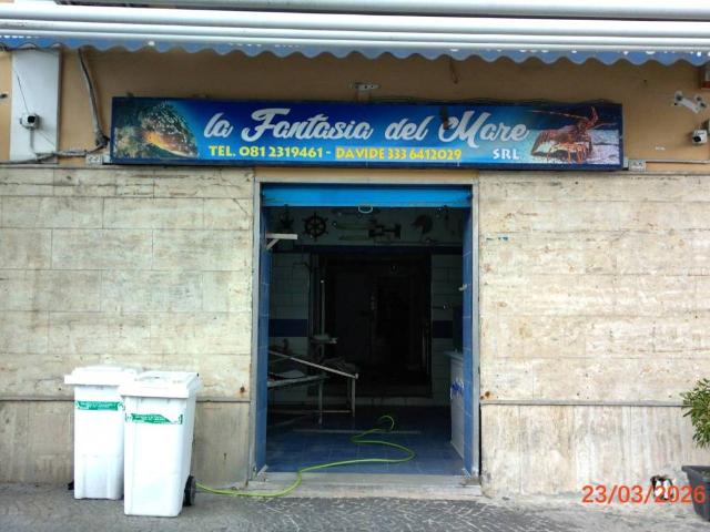 Locale Commerciale in affitto a Masullo, Quarto