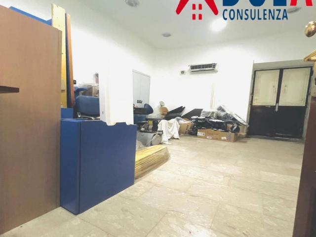 Locale Commerciale in affitto a Patatino, Quarto
