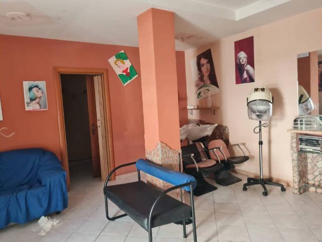 Locale Commerciale in affitto a Quarto, Campania