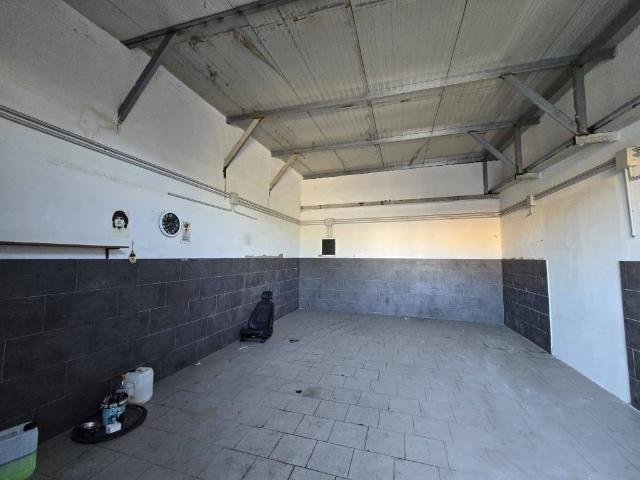 Locale Commerciale in affitto a Quarto, Campania