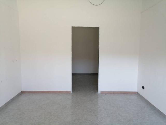 Locale Commerciale in affitto a Quarto, Campania