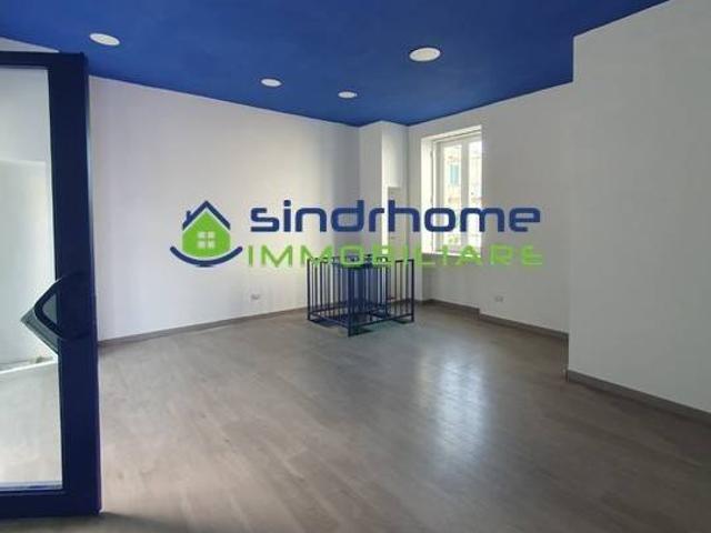 Locale Commerciale in affitto a Quarto, Campania
