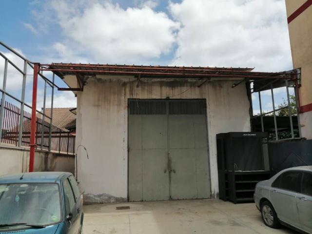 Locale Commerciale in affitto a Quarto, Campania