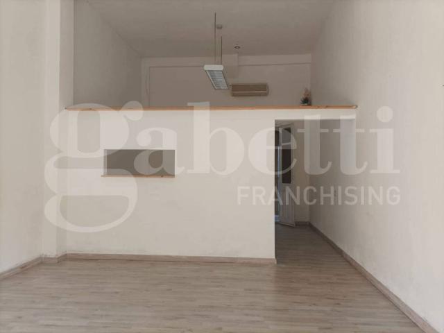 Locale Commerciale in affitto a Sant'Antonio, Quartu Sant'elena