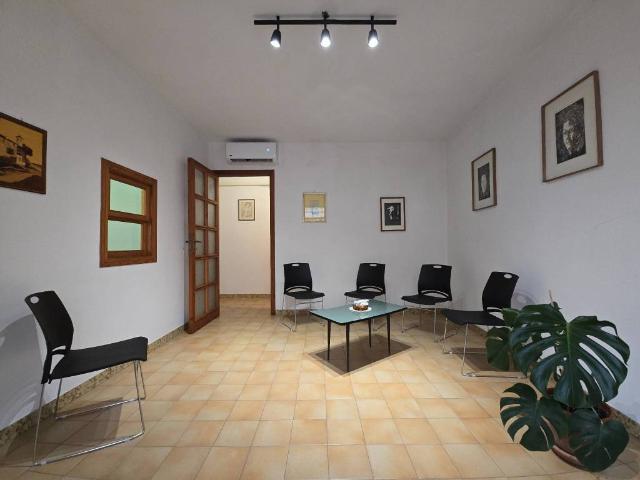 Locale Commerciale in affitto a Funtan'e Ortus, Quartu Sant'elena