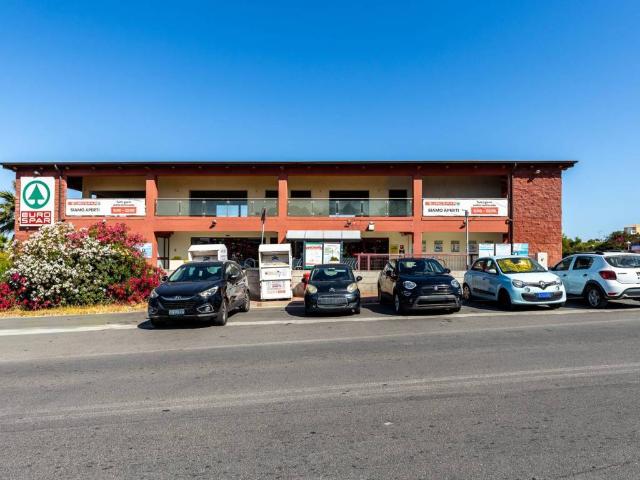 Locale Commerciale in affitto a Is Pardinas, Quartu Sant'elena