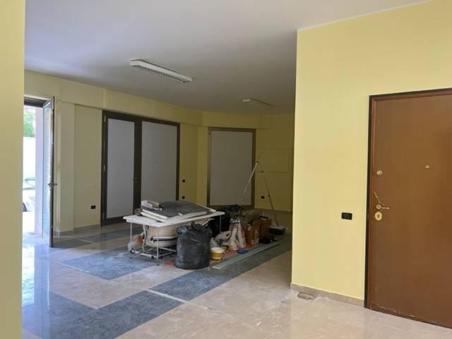 Locale Commerciale in affitto a Pitz'e Serra, Quartu Sant'elena