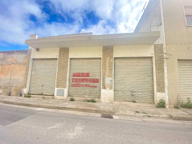 Locale Commerciale in affitto a Quartiere dei Musicisti, Quartu Sant'elena
