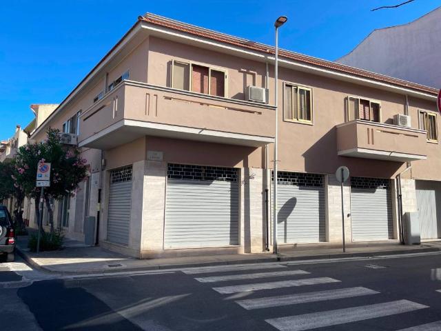 Locale Commerciale in affitto a Quartiere dei Musicisti, Quartu Sant'elena