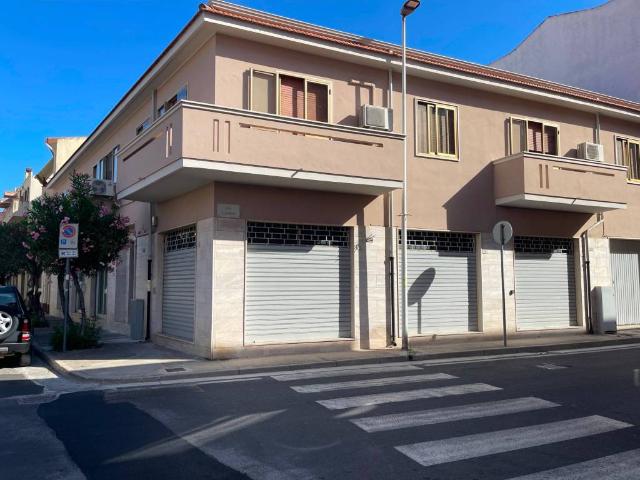 Locale Commerciale in affitto a Quartiere dei Musicisti, Quartu Sant'elena