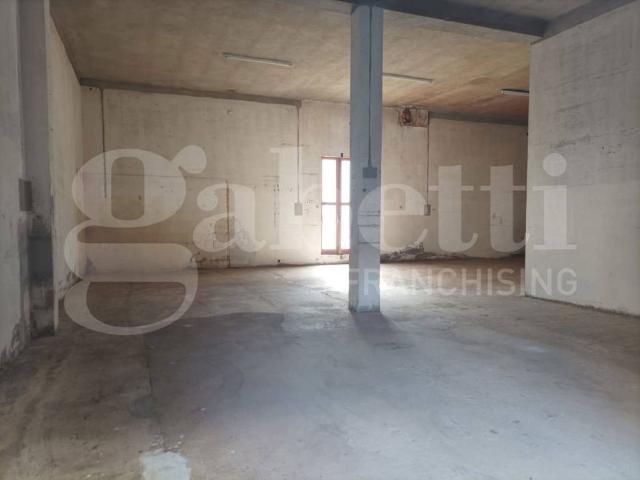 Locale Commerciale in affitto a Sant'Antonio, Quartu Sant'elena