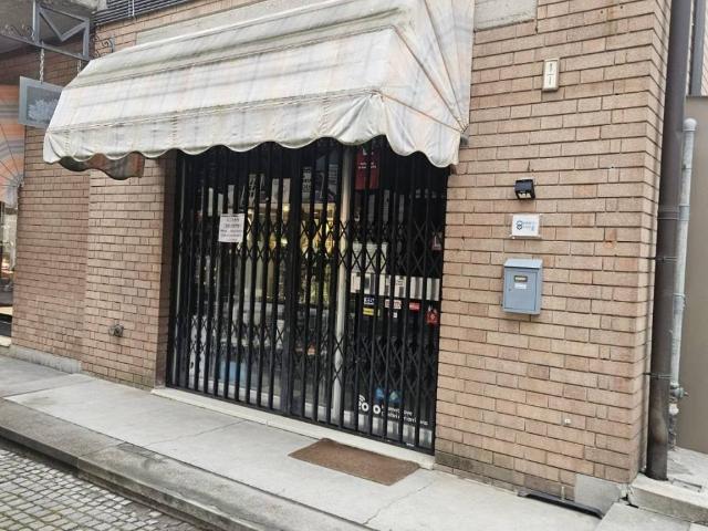 Locale Commerciale in affitto a Colline Matildiche, Re
