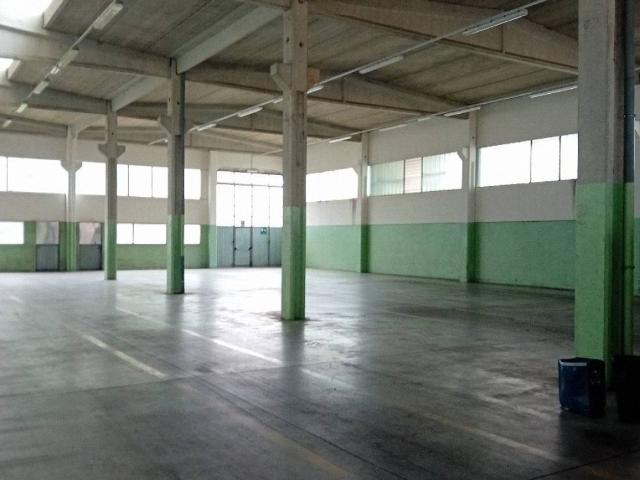 Locale Commerciale in affitto a Colline Matildiche, Re
