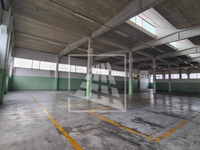 Locale Commerciale in affitto a Colline Matildiche, Re
