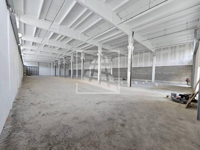 Locale Commerciale in affitto a Colline Matildiche, Re