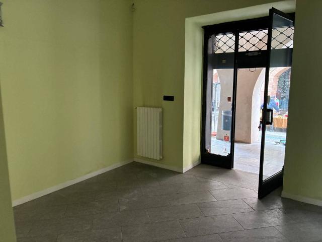 Locale Commerciale in affitto a Piemonte, Cuneo