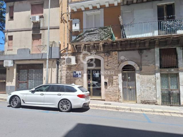 Locale Commerciale in affitto a Cappuccini, Ragusa
