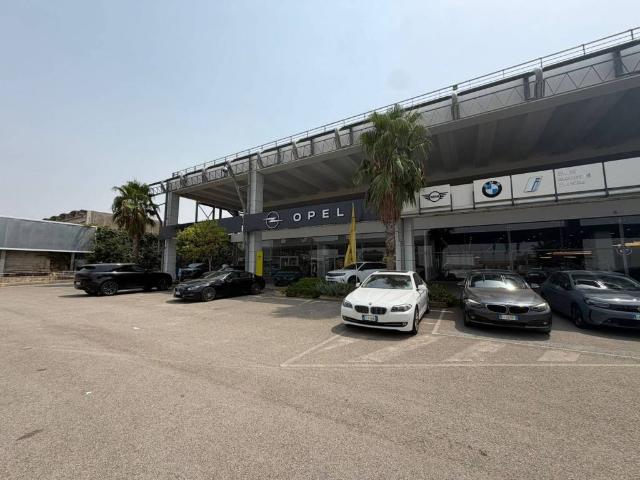Locale Commerciale in affitto a Ragusa, Sicilia