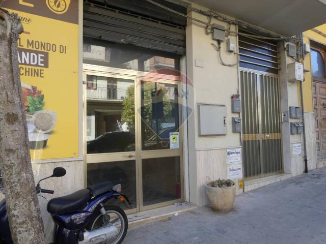 Locale Commerciale in affitto a Ragusa, Pianetti