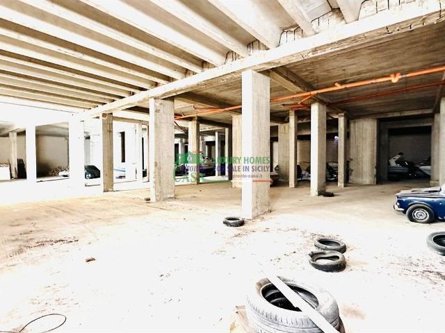 Locale Commerciale in affitto a Ragusa, Sicilia