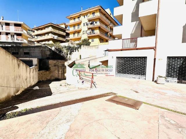 Locale Commerciale in affitto a Ragusa, Sicilia