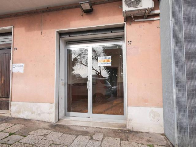 Locale Commerciale in affitto a Cappuccini, Ragusa