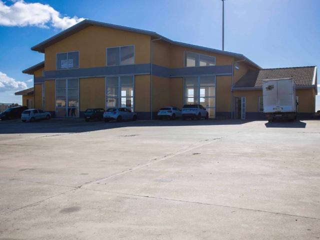 Locale Commerciale in affitto a Ragusa, Pianetti
