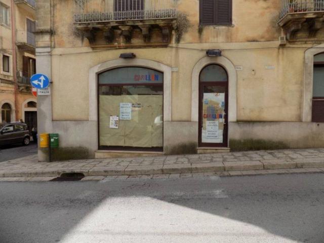 Locale Commerciale in affitto a Ragusa, Cappuccini