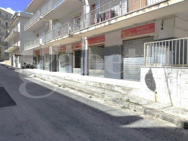 Locale Commerciale in affitto a Ragusa, Sicilia