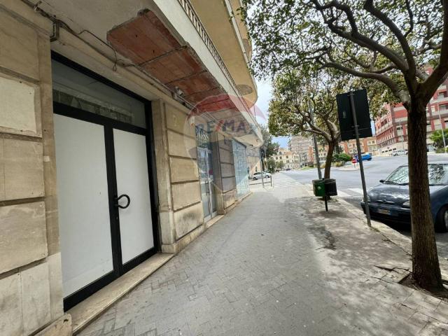 Locale Commerciale in affitto a Ragusa, Cappuccini