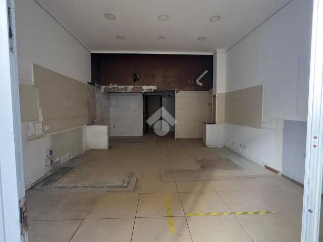 Locale Commerciale in affitto a Ragusa, Sicilia