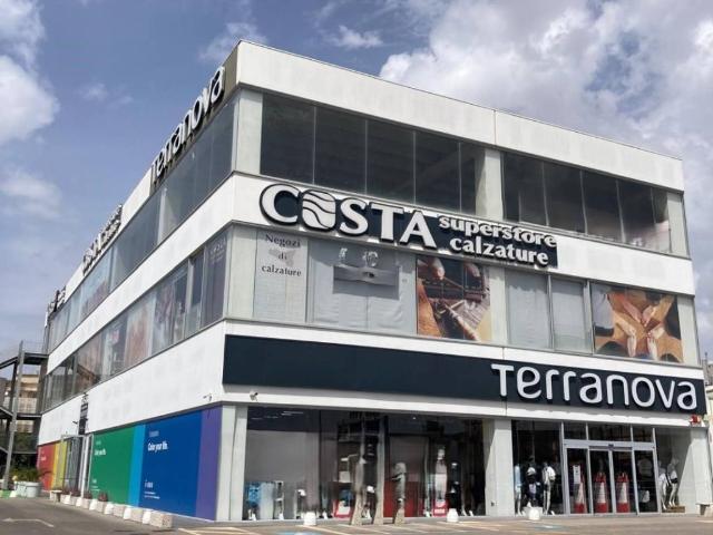 Locale Commerciale in affitto a Ragusa, Selvaggio