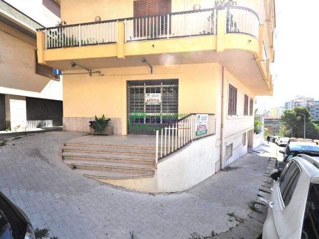 Locale Commerciale in affitto a Ragusa, Cappuccini