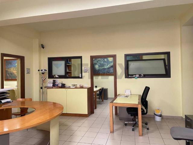Locale Commerciale in affitto a Ragusa, Sicilia