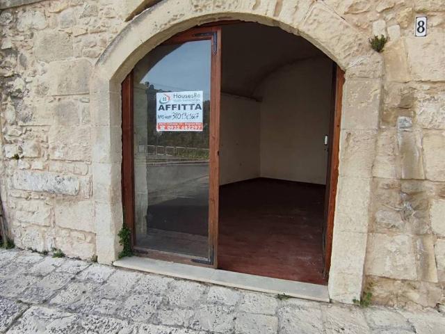 Locale Commerciale in affitto a Ragusa, Ragusa Ibla