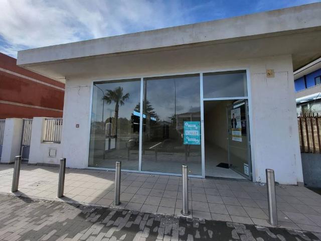 Locale Commerciale in affitto a Ragusa, Annunziata