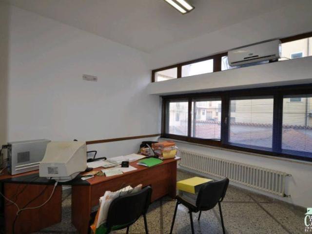 Locale Commerciale in affitto a Ragusa Ibla, Ragusa