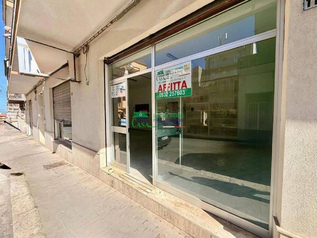 Locale Commerciale in affitto a Ragusa, Sicilia