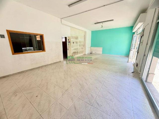 Locale Commerciale in affitto a Ragusa, Sicilia
