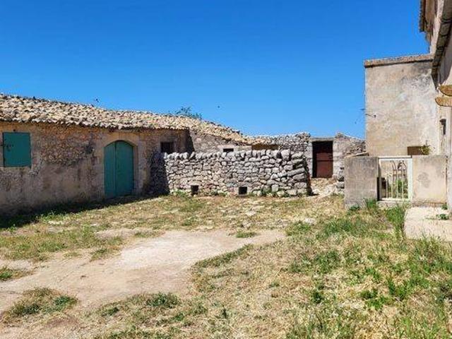 Locale Commerciale in affitto a Ragusa, Sicilia