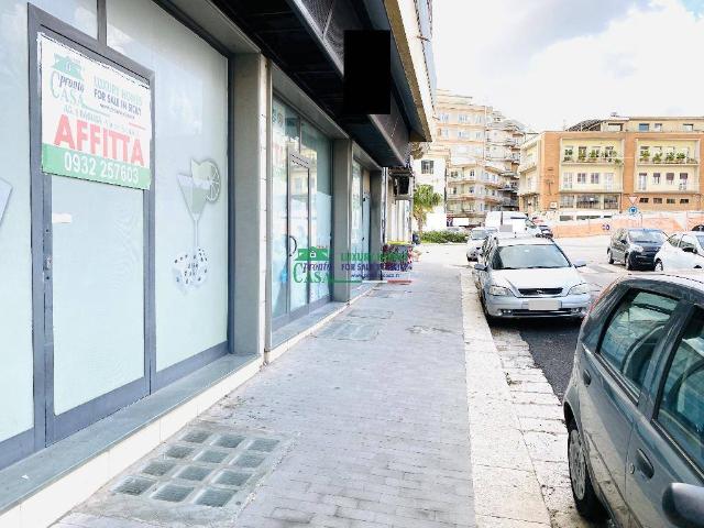 Locale Commerciale in affitto a Ragusa, Cappuccini