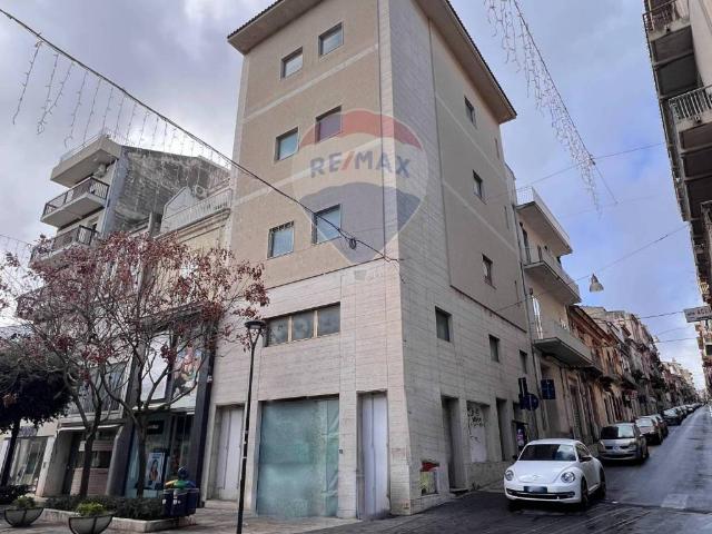 Locale Commerciale in affitto a Ragusa, Cappuccini