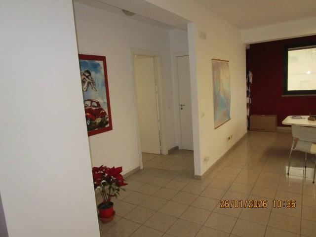 Locale Commerciale in affitto a Ragusa, Sicilia